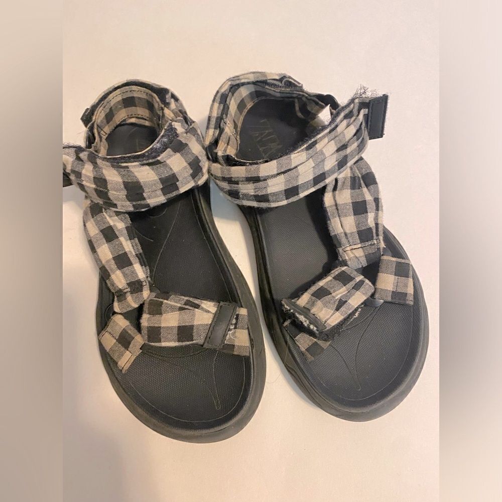 Zara girls checkered gingham print rubber outdoor hiking sandals 34 US 1.5/2